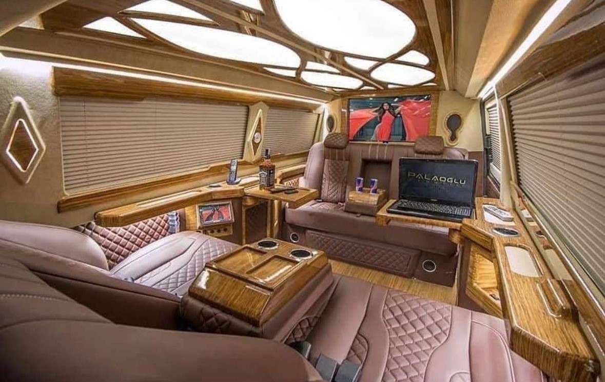 PREMIUM MINIVAN